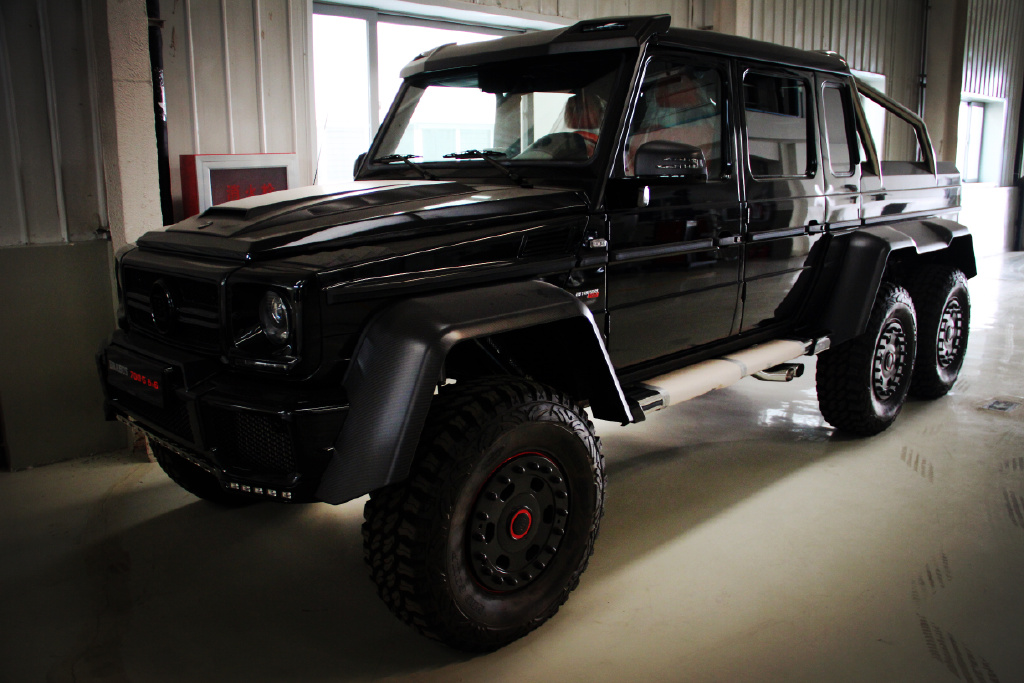 超级黑色猛兽巴博斯brabus 700g 6x6