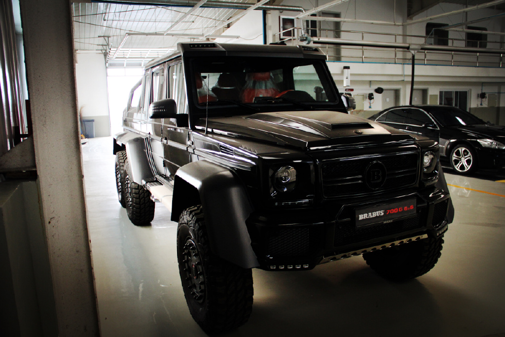 超级黑色猛兽巴博斯brabus 700g 6x6